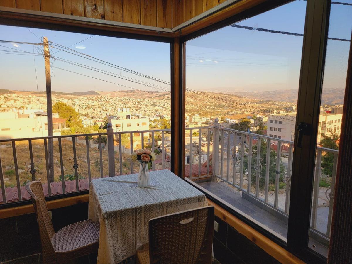Atoom Lodge Jarash Exterior photo