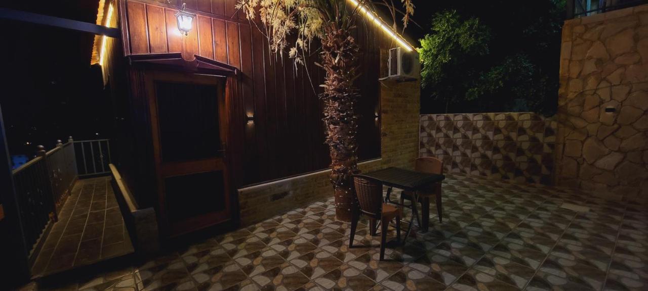 Atoom Lodge Jarash Exterior photo