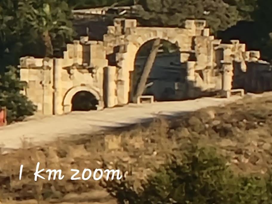 Atoom Lodge Jarash Exterior photo